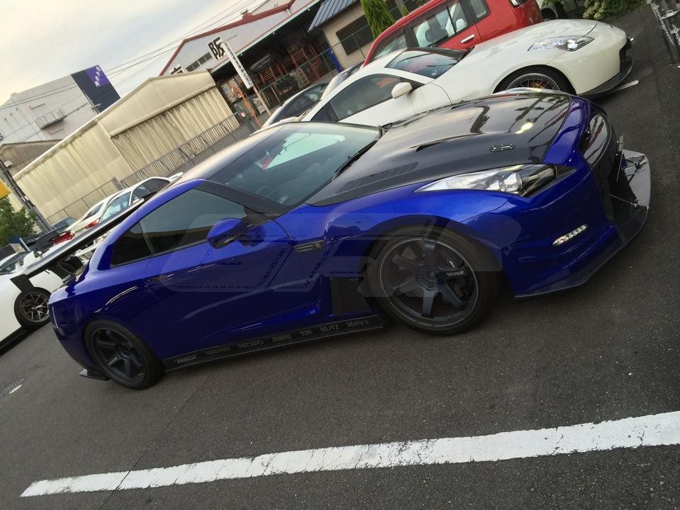 Phoenix's Power Side Skirt Set for 2009-19 Nissan GT-R [R35]