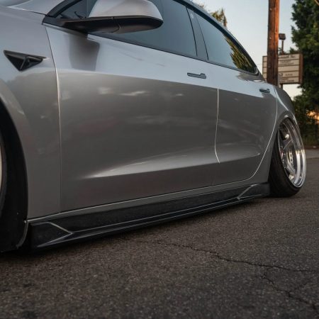StreetHunter Designs Side Skirts for Tesla Model 3
