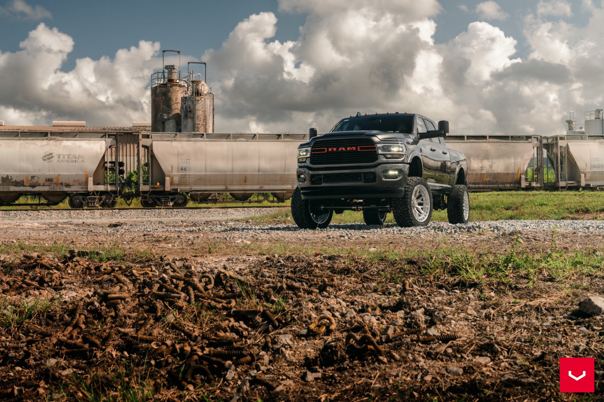 Dodge RAM 2500 – Hybrid Forged HFX-1 (8-Lug) Wheels in Silver Polished
