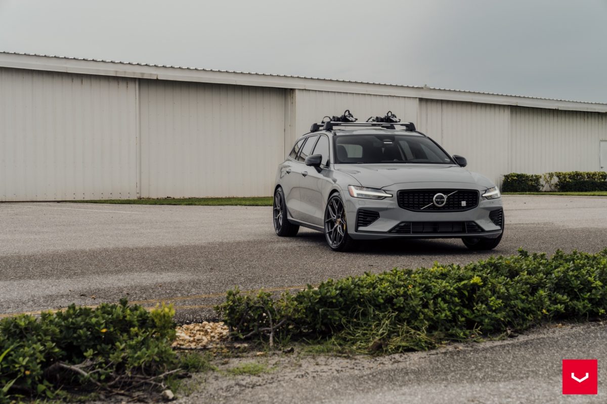 Vapour Gray Volvo V60 Polestar – Hybrid Forged HF-5 Wheels in Gloss Gunmetal