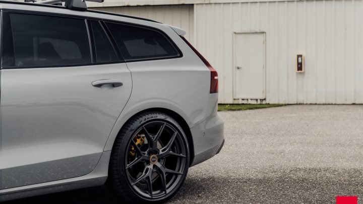 Vapour Gray Volvo V60 Polestar - Hybrid Forged HF-5 Wheels in Gloss Gunmetal Image 7