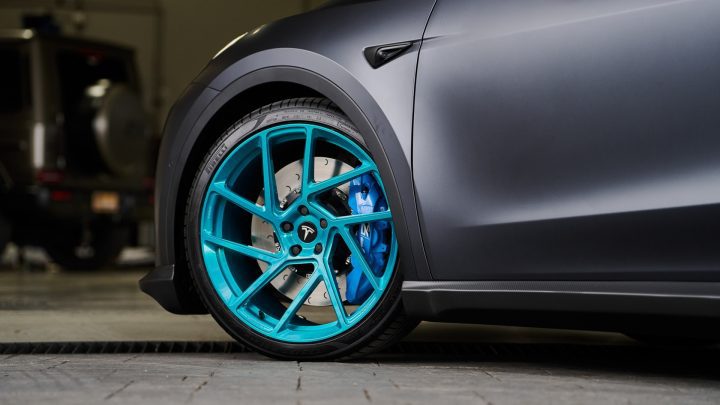 Tesla Model Y – Novitec x Vossen NV2 Wheels in Fountain Blue