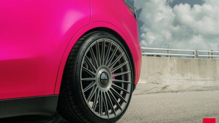 Pink Tesla Model Y - Vossen HF-8 Wheels in Anthracite