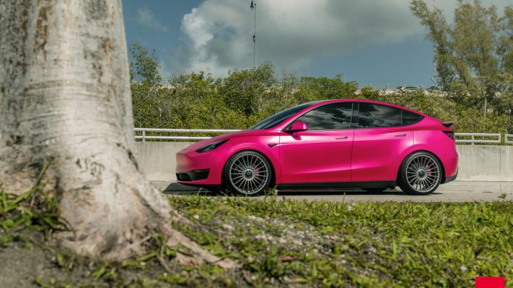 Pink Tesla Model Y - Vossen HF-8 Wheels in Anthracite